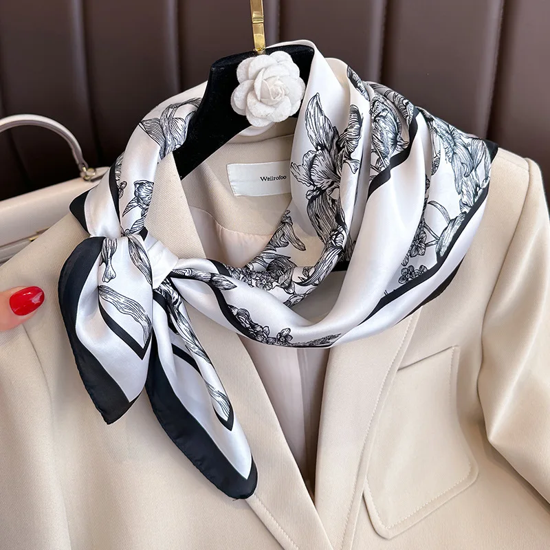 70*70cm Luxury Floral Print Si - огляд і ціна Luxury Bags China